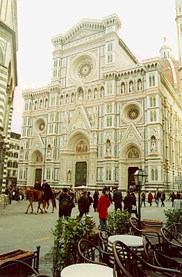 Duomoen er den fantastisk flotte og kmpestore katedral i Firenze