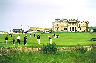 St. Andrews - Old Course - klubhuset i baggrunden