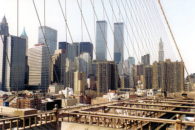 Her er det et billede fra Brooklyn Bridge - med World Trade Center i midten.