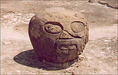 En fin figur fra Cholulas udgravninger - kunne godt minde lidt om et af mine egne tidlige lerarbejder fra folkeskolens formningstimer