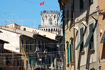 Stupid tourists on top of the straight tower in Pisa