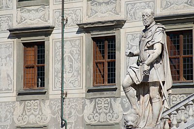 Statue at Piazza dei Cavalieri - Notice the graffiti on the building in the back